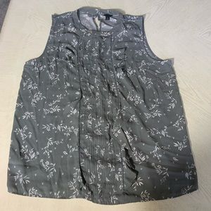 Ann Taylor Women’s Floral Gray/White Ruffled Top